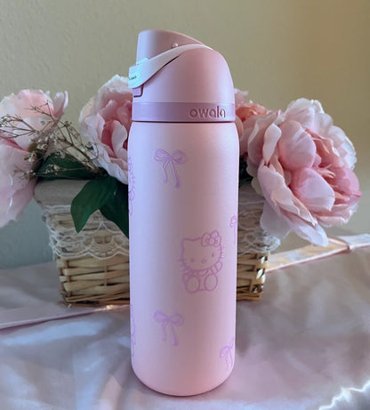 Owala X Hello Kitty 32 Oz Freesip Bottle